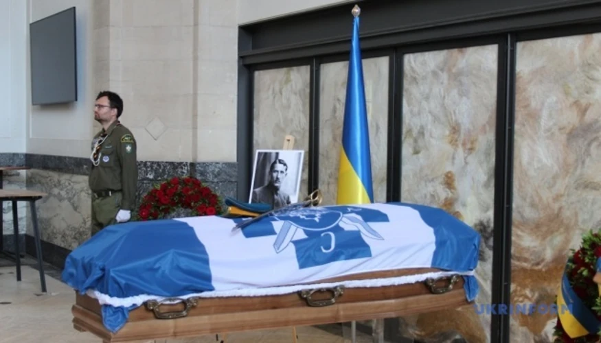 Хто стоїть за поверненням праху Коновальця в Україну: ролі установ і посадовців